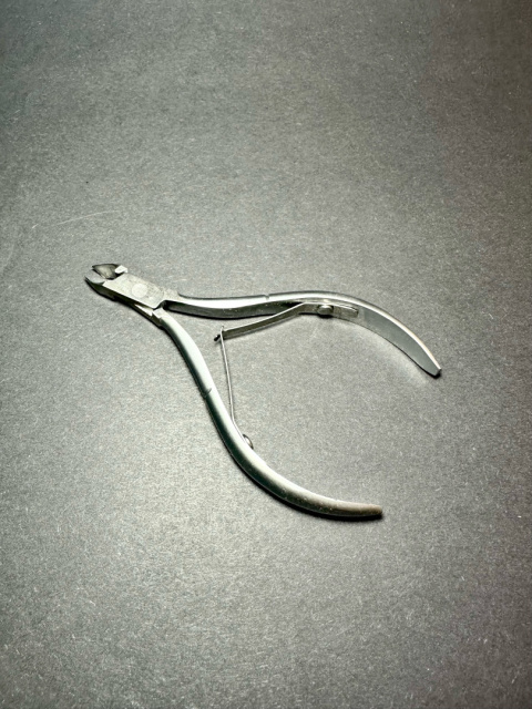 Cążki do Skórek Srebrne 3,5-4mm - Precyzyjne Ostrze Cążki do Skórek Srebrne 3,5-4mm - Precyzyjne Ostrze