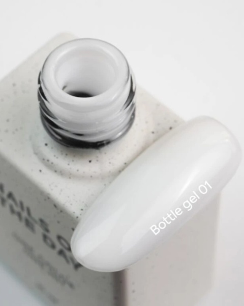 NAILSOFTHEDAY Bottle Gel 01 – biały żel do wzmocnienia i naprawy, 10 ml