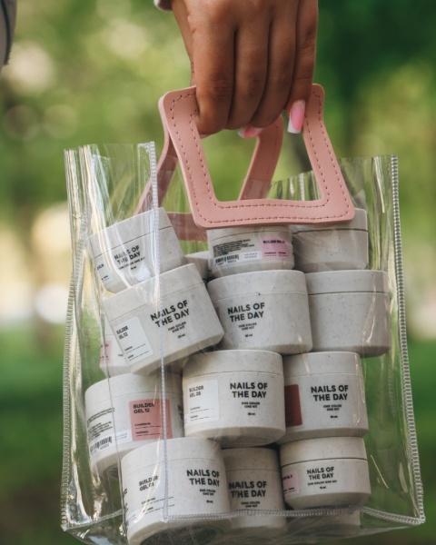 NAILSOFTHEDAY Builder gel 11 – jasnoróżowy żel budujący, 30 ml