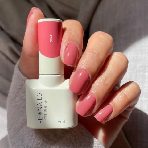 PB Nails Lakier hybrydowy Diva 8ml – beżowo-różowy odcień z kolekcji ICON