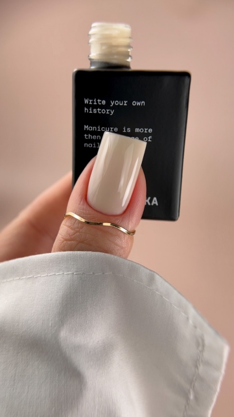 BIBLIOTEKA Cover Base Shell 12 – kremowo-beżowa baza nude, 10 ml