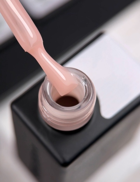 BIBLIOTEKA Cover Base Skin 6 – ciepła beżowo-różowa baza nude, 10 ml