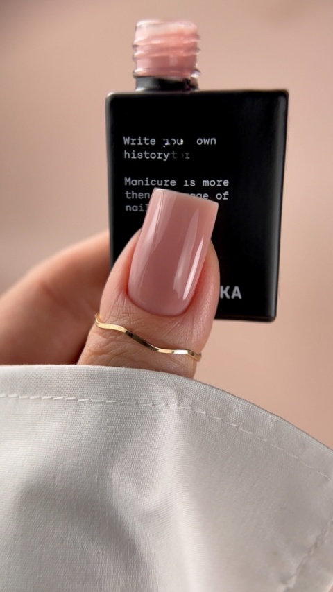 BIBLIOTEKA Cover Base Tender 11 – ciepła beżowo-różowa baza nude, 10 ml