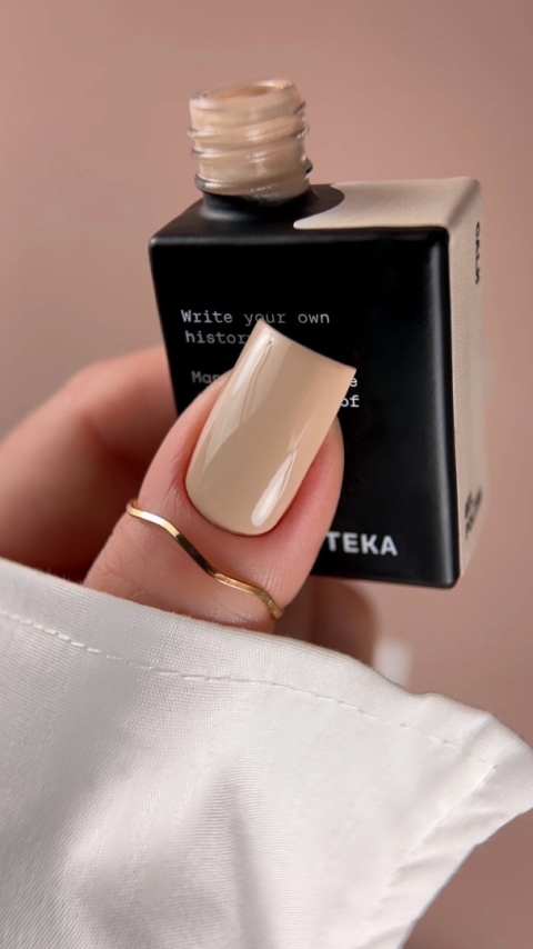 BIBLIOTEKA Gel Polish Calm 17 – beżowo-szary lakier hybrydowy, 10 ml