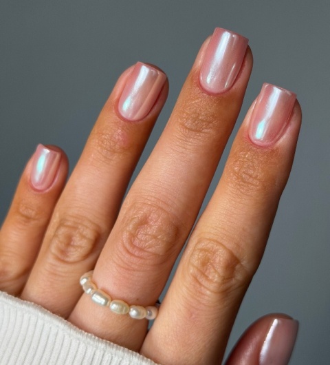 DIVNA Mirror Powder 02 – brzoskwiniowy perłowy pyłek do paznokci, 0,5 g