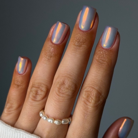 DIVNA Mirror Powder 05 – błękitny perłowy pyłek do paznokci, 0,5 g