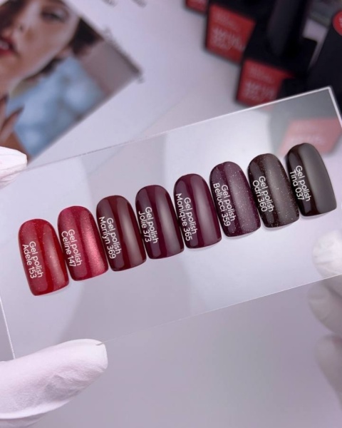 NAILSOFTHEDAY Adele Gel Polish 10 ml – czerwony lakier hybrydowy z drobinką