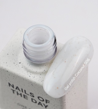 NAILSOFTHEDAY Coconut Gel Polish – mleczny lakier hybrydowy ze złotą drobinką, 10 ml
