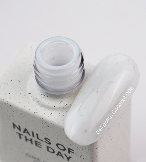 NAILSOFTHEDAY Coconut Gel Polish – mleczny lakier hybrydowy ze złotą drobinką, 10 ml