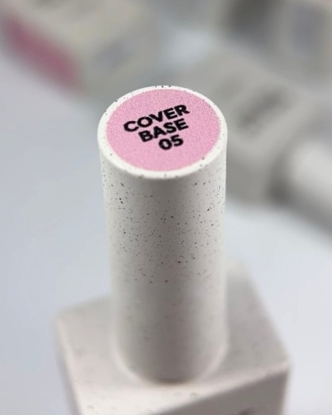 NAILSOFTHEDAY Cover Base NEW 05 – półprzezroczysta chłodno-karmelowa baza hybrydowa, 10 ml