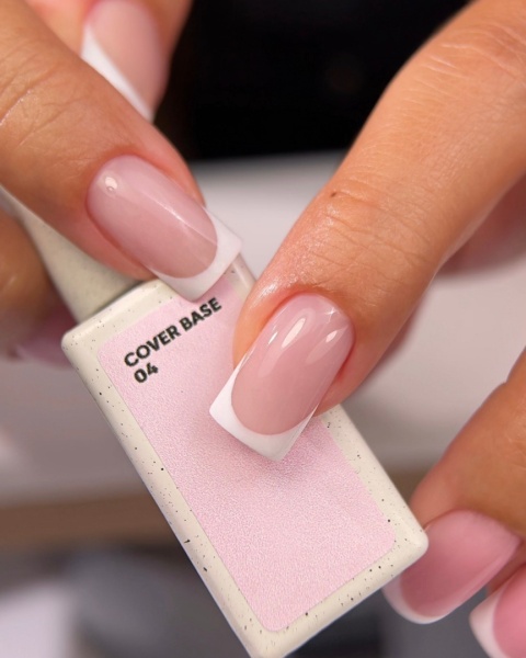 NAILSOFTHEDAY Cover base NEW 04 – półprzezroczysta pudrowo-różowa baza hybrydowa, 10 ml