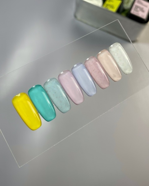 NAILSOFTHEDAY Eloise Gel Polish – chłodno-różowy lakier hybrydowy z drobinką, 10 ml