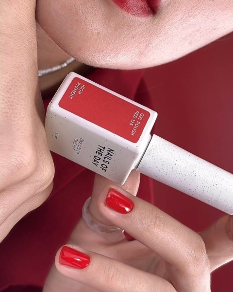 NAILSOFTHEDAY Red Gel Polish – czerwony lakier hybrydowy, 10 ml