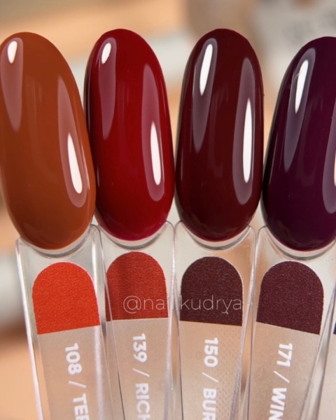 NAILSOFTHEDAY Terracotta Gel Polish – ceglany lakier hybrydowy o ciepłym odcieniu, 10 ml