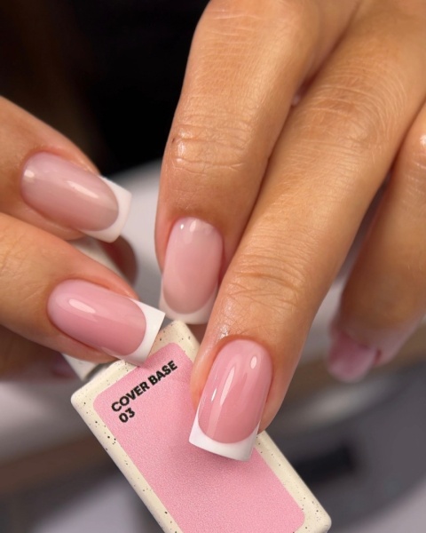 NAILSOFTHEDAY Cover base NEW 03 – półprzezroczysta delikatno-brzoskwiniowa baza hybrydowa, 10 ml