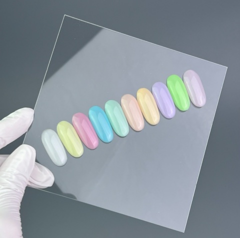 NAILSOFTHEDAY Cover Base NEW Milk 02 – półprzezroczysta mleczna baza hybrydowa, 10 ml