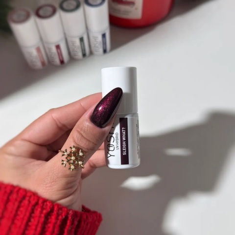 Lakier Hybrydowy Yoshi 255 Sleigh What? 6 ml – śliwkowy z drobiną