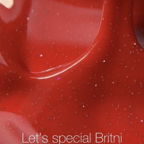 NAILSOFTHEDAY Britni Gel Polish – czerwony lakier hybrydowy z odblaskową drobinką, 10 ml