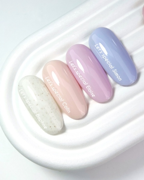 NAILSOFTHEDAY Daphne Gel Polish – mleczny lakier hybrydowy ze złotymi płatkami, 10 ml