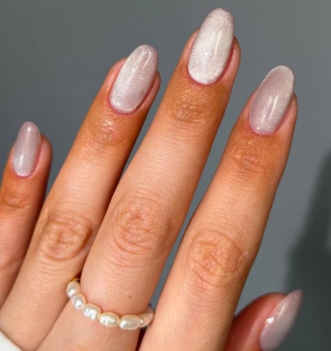 DIVNA Silk Cat Eye 01 – lakier hybrydowy z efektem kociego oka 9 ml