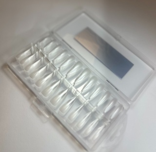 Tipsy żelowe press on migdał