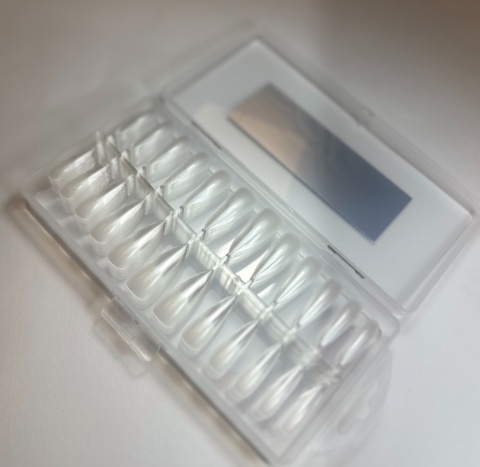 Tipsy żelowe press on migdał