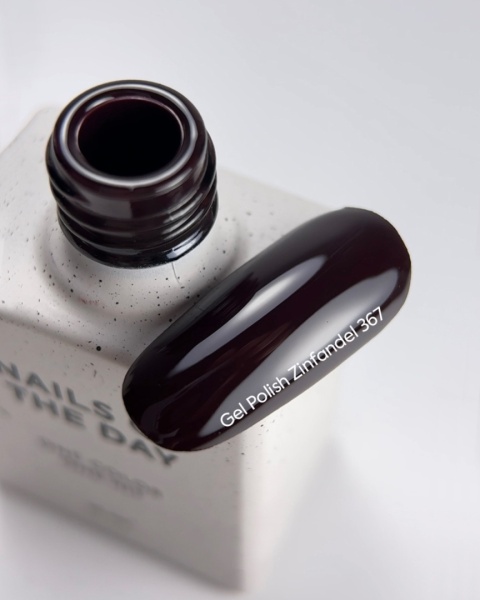 NAILSOFTHEDAY Lakier hybrydowy Zinfandel – ciemne bordo, WINTER 26, 10 ml