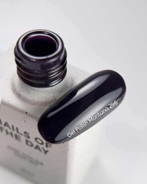 NAILSOFTHEDAY Montana – bardzo ciemny śliwkowy lakier hybrydowy, 10 ml