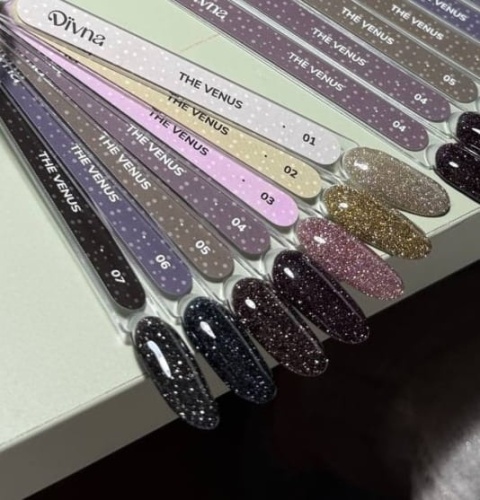 DIVNA The Venus 05 lakier hybrydowy odblaskowy rubinowy 7 ml