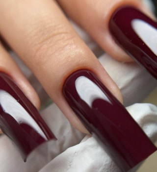 DIVNA The Red 06 lakier hybrydowy wiśniowo-winny 7 ml