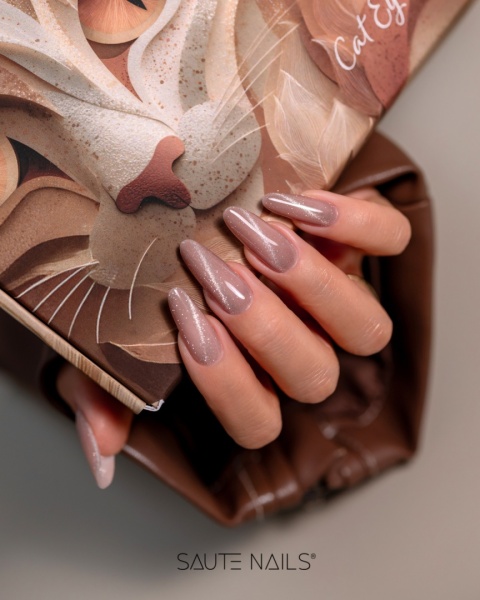 Saute Nails Cat Eye Effect E11 – chłodny beżowy brąz z efektem kociego oka