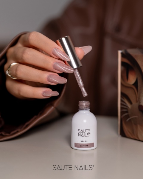 Saute Nails Cat Eye Effect E11 – chłodny beżowy brąz z efektem kociego oka