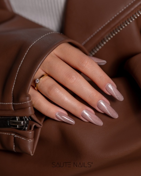 Saute Nails Cat Eye Effect E11 – chłodny beżowy brąz z efektem kociego oka