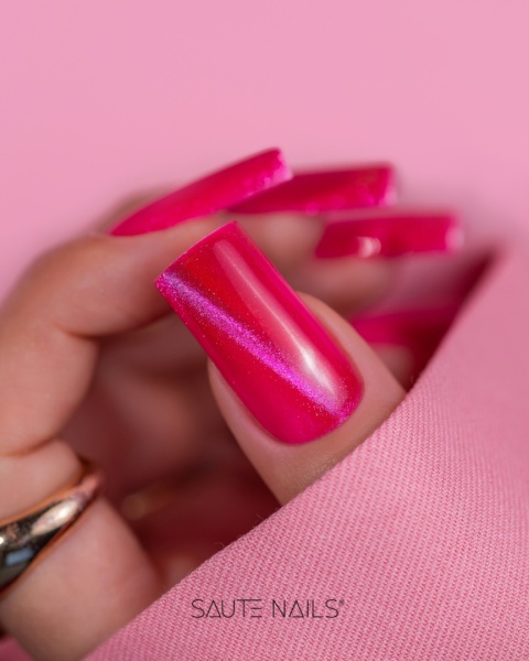 Saute Nails Cat Eye Effect E10 – ciemny malinowy róż z efektem kociego oka