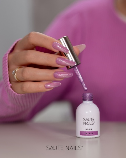 Saute Nails Cat Eye Effect E12 – chłodny róż ze srebrną poświatą