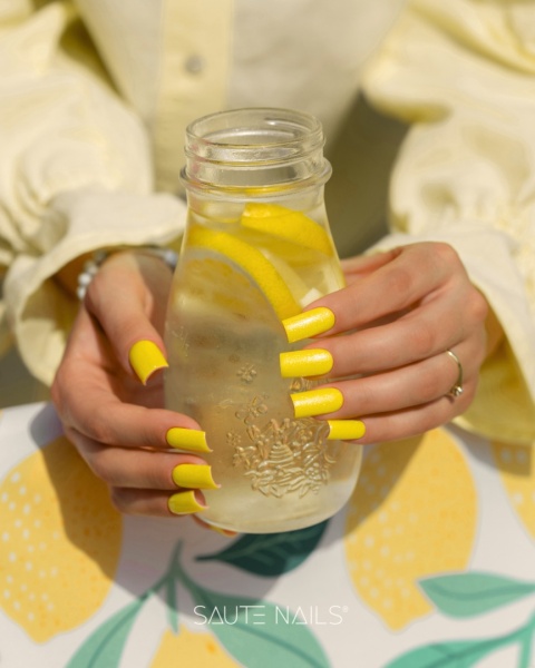 Saute Nails Lakier Hybrydowy S302 Lemon Pop – limonkowa żółć z brokatem