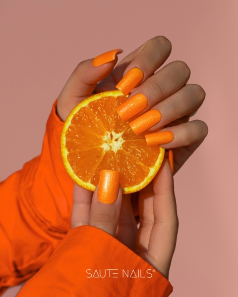 Saute Nails Lakier Hybrydowy S303 Mango Crush – soczysty pomarańcz z drobinką