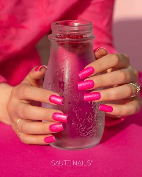 Saute Nails Lakier Hybrydowy S304 Juicy Berry – malinowy róż z drobinką 8ml
