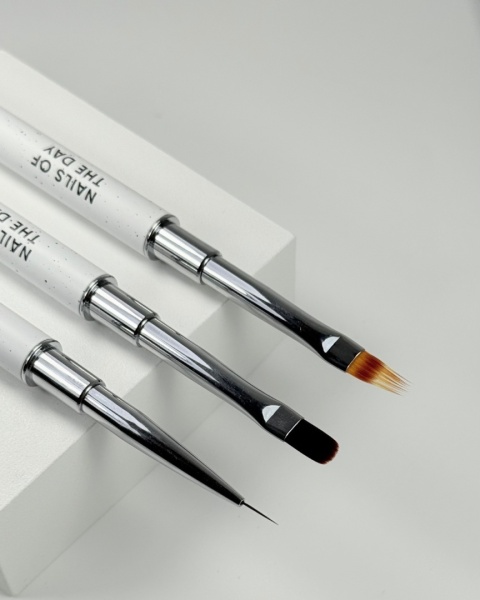 NAILSOFTHEDAY Professional Brush 2w1 Liner Oval- dwustronny pędzelek do żelu i cienkich linii