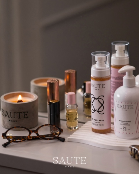 Saute Care Mgiełka do ciała z brokatem Good Girls Touch 150ml