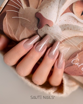 Saute Nails Cat Eye Effect E15 – jasny ciepły beż z efektem kociego oka