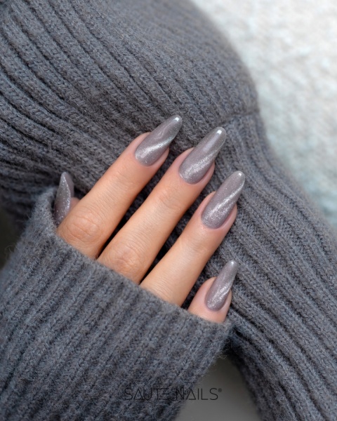 Saute Nails Cat Eye Effect E16 – chłodna szarość z efektem kociego oka