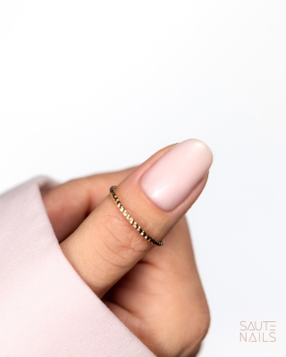 Saute Nails Luxury Light Pink Base 8 ml – jasnoróżowa baza hybrydowa z mlecznym wykończeniem