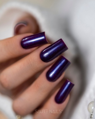 Saute Nails S335 Candy Moon granat z fioletową poświatą