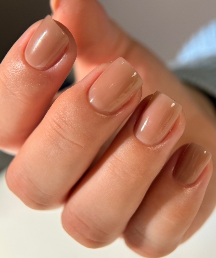 DIVNA Top Beige 13 ml – Top Hybrydowy z Błyszczącym Wykończeniem