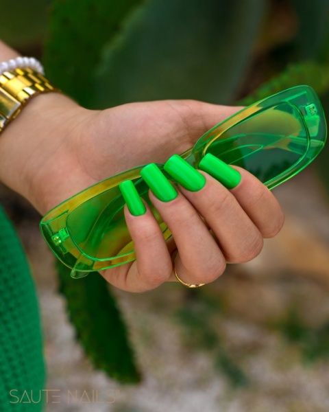 Saute Nails Lakier hybrydowy S255 Festival Outfit 8ml neon zielony