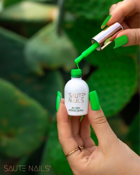 Saute Nails Lakier hybrydowy S255 Festival Outfit 8ml neon zielony