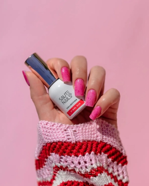 Saute Nails It Girl Run Lakier Hybrydowy Neonowy Róż 8ml