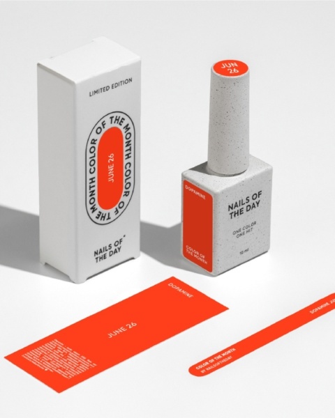 NAILSOFTHEDAY Dopamine – pomarańczowy lakier hybrydowy z delikatną drobinką 10 ml