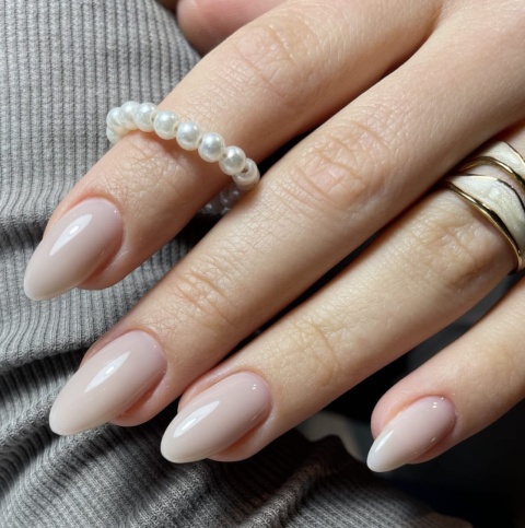 DIVNA Balmy Gel 09 15g – beżowy żel wzmacniający do naturalnych paznokci